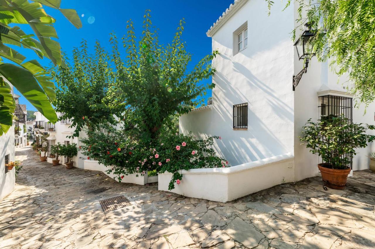 All About Lomas De Marbella Club Pueblo Villa Exterior photo