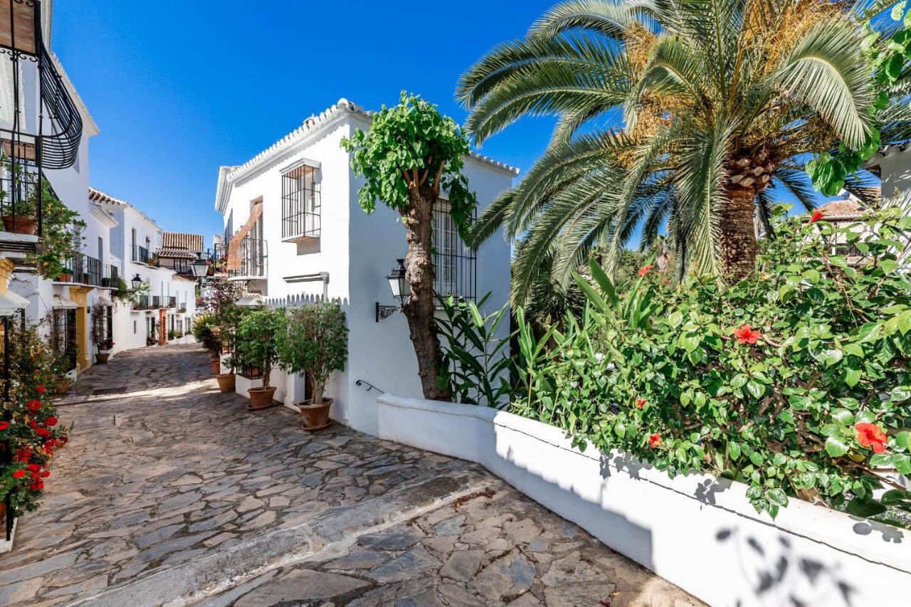 All About Lomas De Marbella Club Pueblo Villa Exterior photo